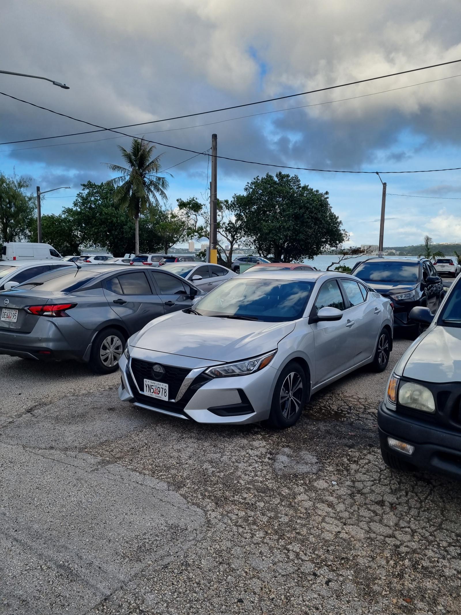 I am very satisfied with the quick pickup and return of the vehicle. I used a Nissan rental car every time I visited Guam, and I will recommend it to my friends. However, the unfortunate thing is that I did not hear the condition and basic information of the vehicle from the staff when I took over the vehicle. What about insurance for the counter staff? When I asked, it was only then that he told me that it was full cover, so it was no problem, and the staff leading the car in the parking lot put a booster seat in the car to be rented and said the key was in the car and left. It's a full cover insurance, so it seems like they don't even check the condition of the vehicle. It's something I feel every time I rent, but it would be nice to tint even the back seat.